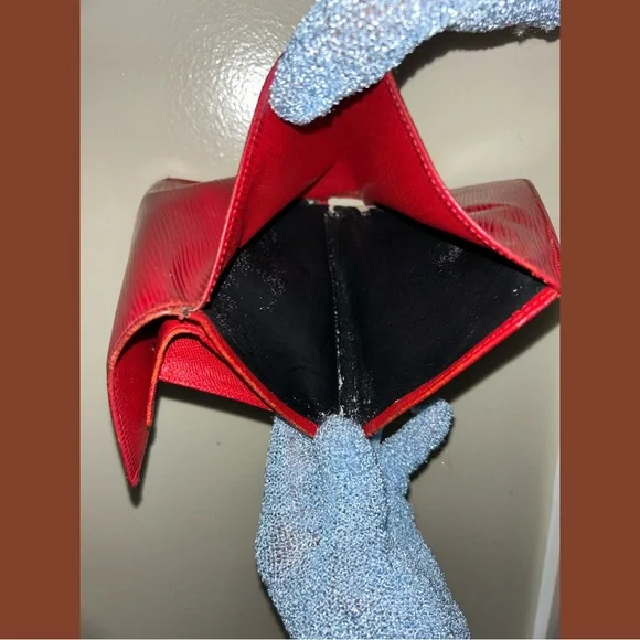 ❤️LOUIS VUITTON RED/CRANBERRY TRIFOLD EPI WALLET❤️ - Picture 13 of 14